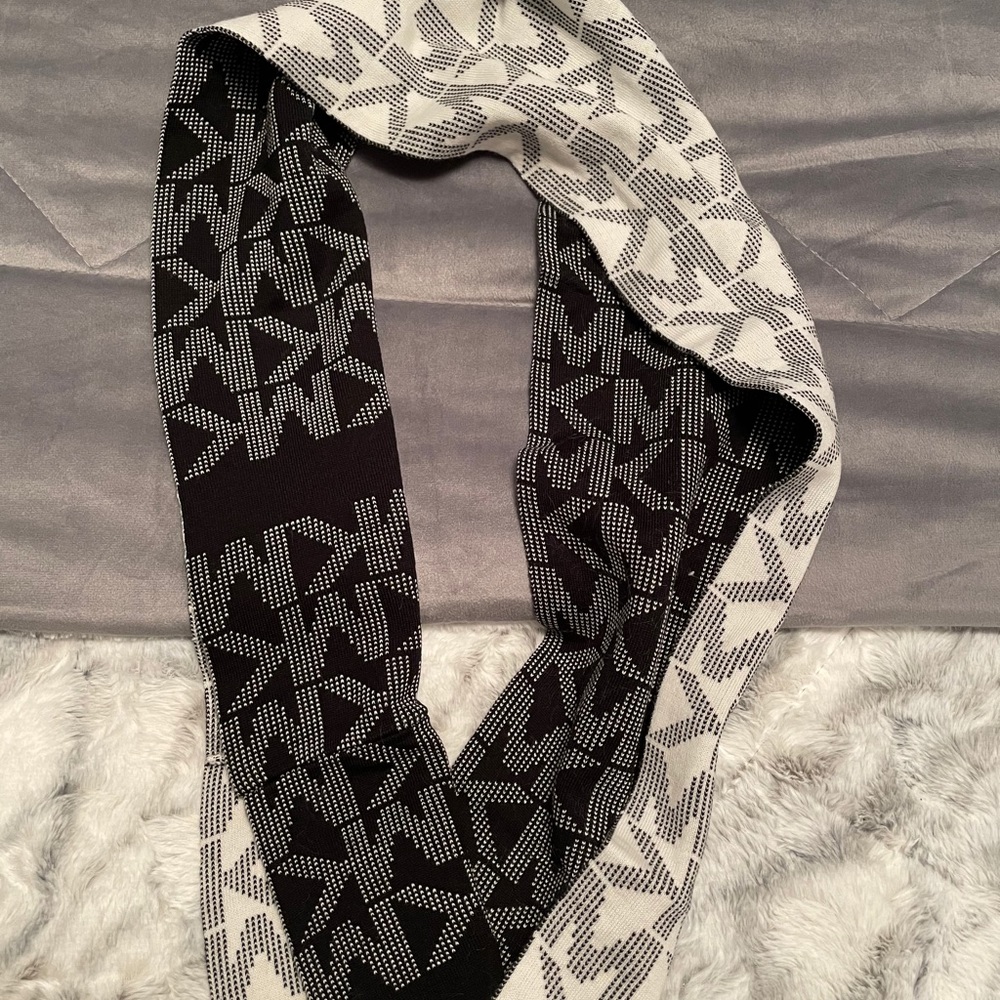 MK reversible infinity scarf